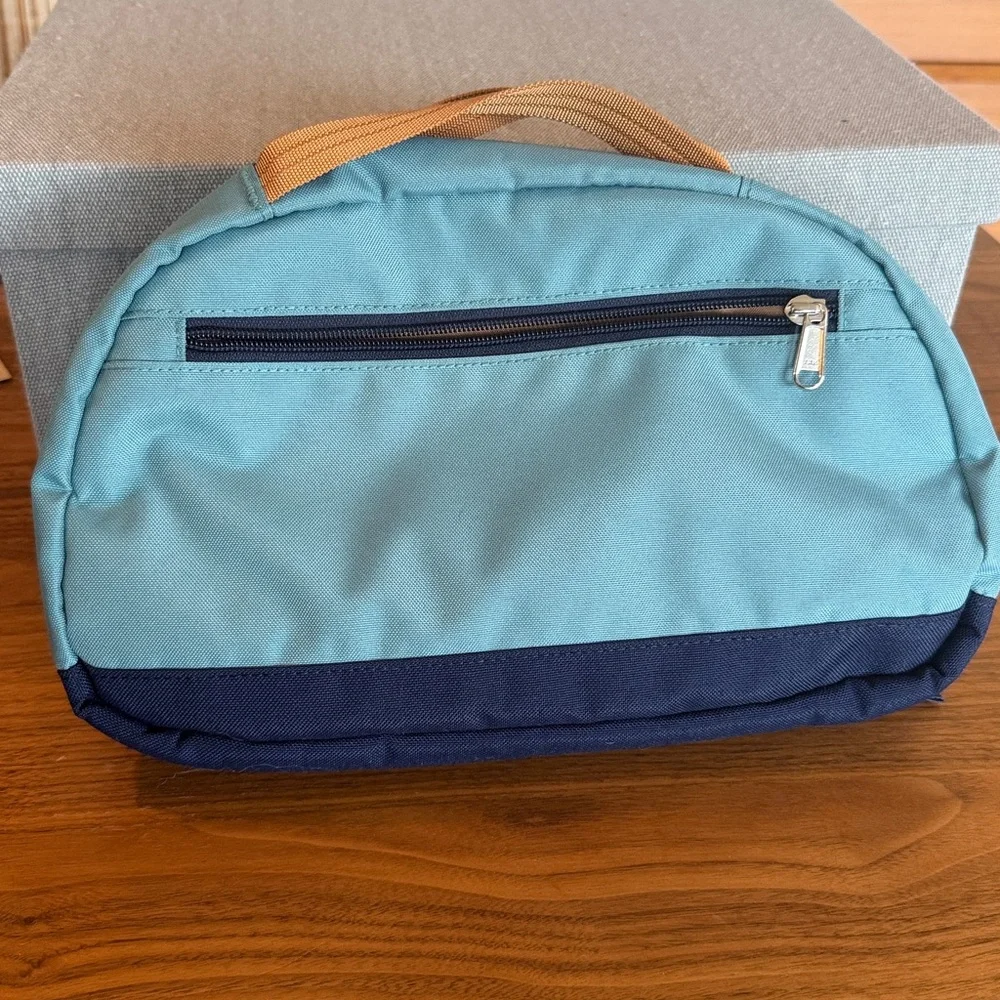 Tobiq Toiletry Bag in Aspen - Picture 3 of 4